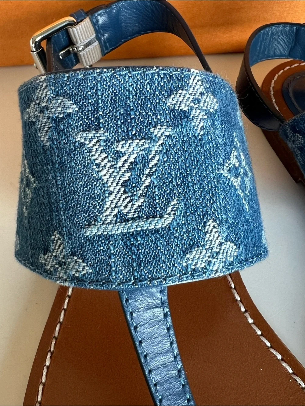 LOUIS VUITTON Starboard Flat Thong Sandal in Blue Monogram Denim ๐ Size 38 - Picture 9 of 16